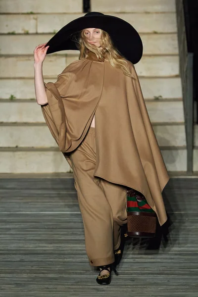 Look 65